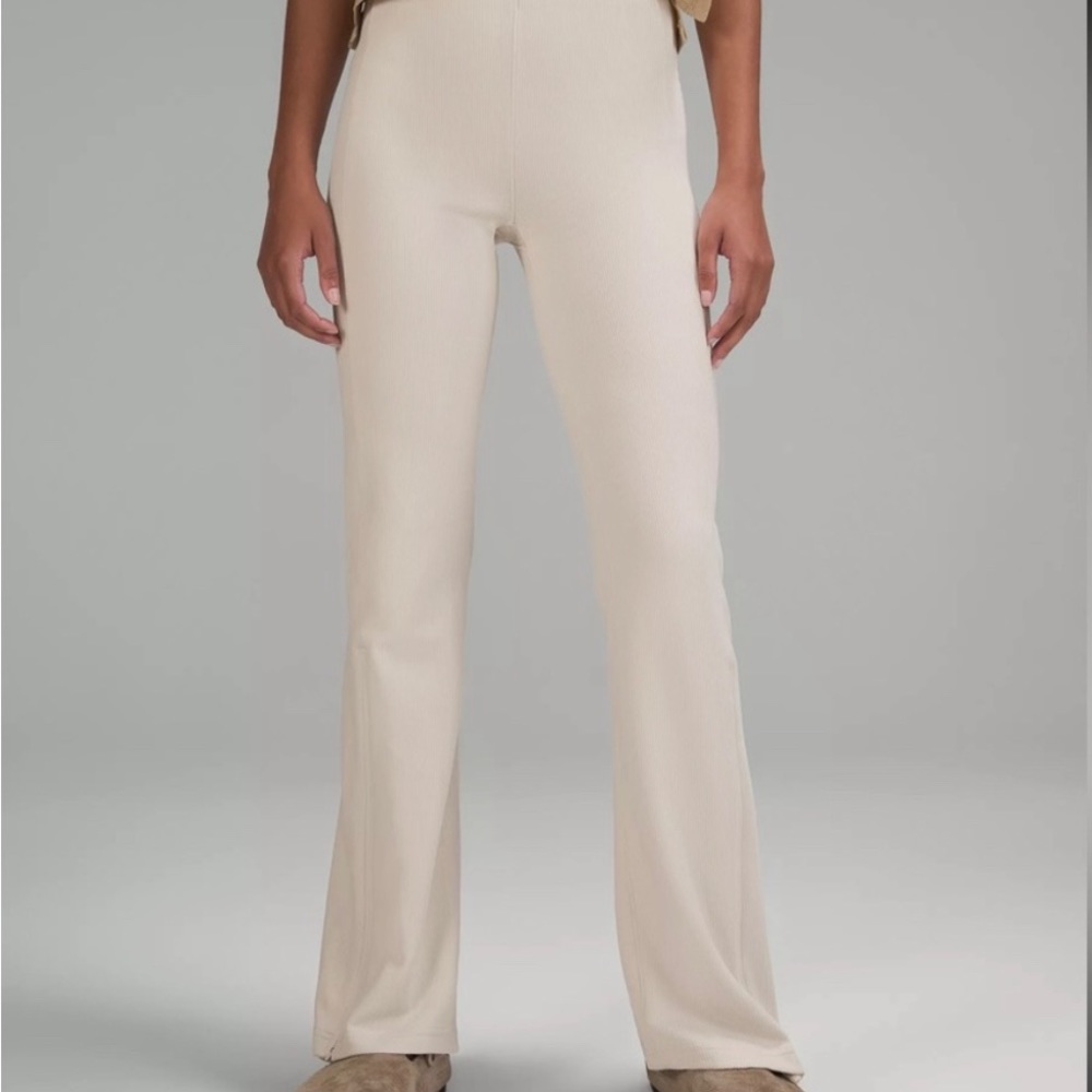 🆕 Lululemon Brushed Softstreme Ribbed Zip Flare Pant in White Opal size 6